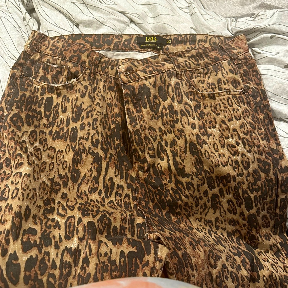 Women’s relaxed fit mid rise pants 22